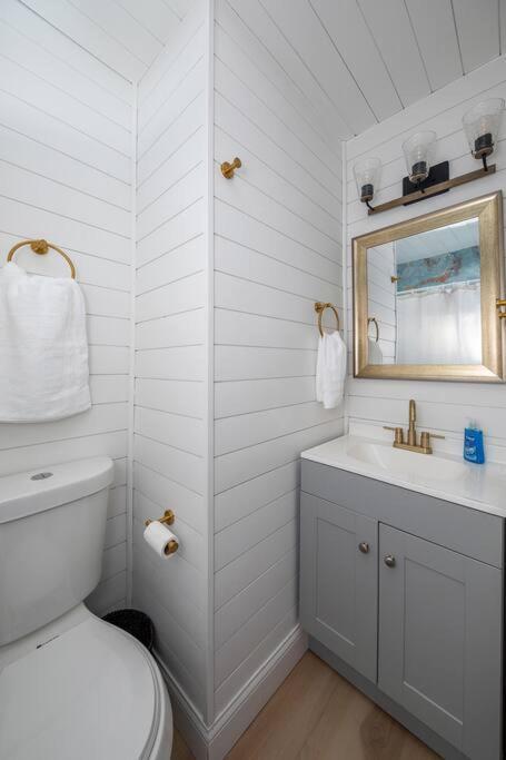Newly Renovated House-10 Minutes From Downtown Casa de férias